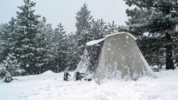 Kodiak Canvas Flex-Box 6 Basic tent used in winter conditions. 