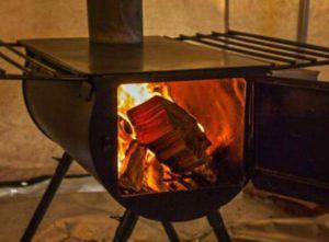 Camp Chef Alpine Heavy Duty Zylinder-Holzofen – Komplett-Set Für Wandzelte & Camping. Inkl. Kaminrohr, Rost, Dämpfer & Regal!