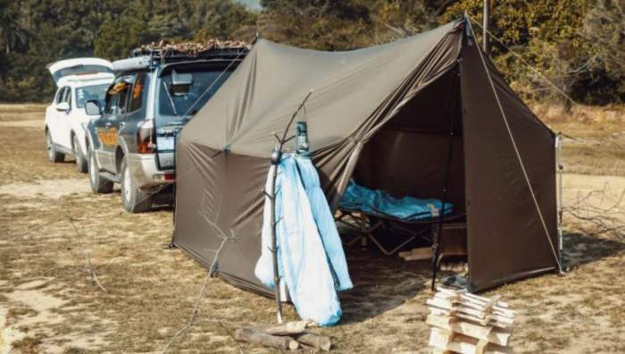 With two extra poles it transforms into a standard tent.