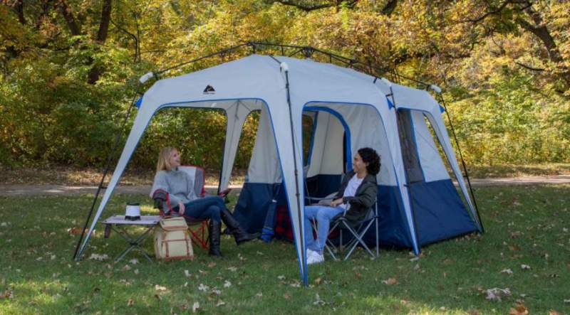 One 4-person tent attached to the roof.