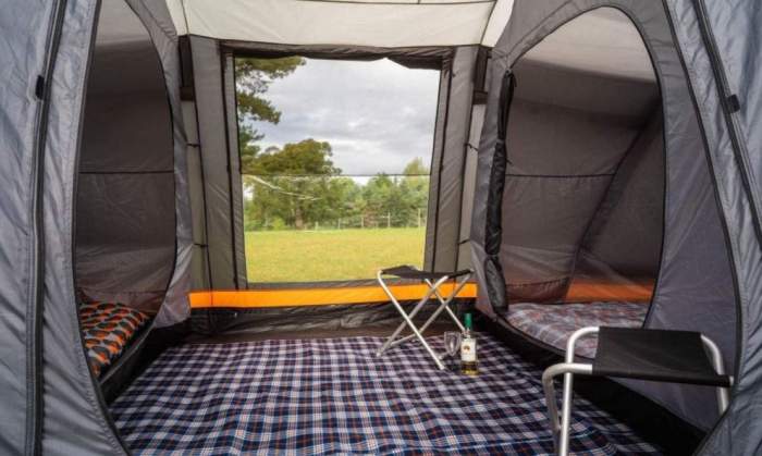 Central living room and inner tents on the sides.