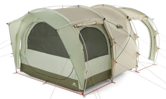 Rear side with the inner tent in place.