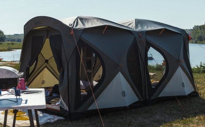 The tent in the camp.